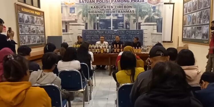 Satpol PP Amankan Puluhan Pasangan Mesum dan Sita Puluhan Botol Miras