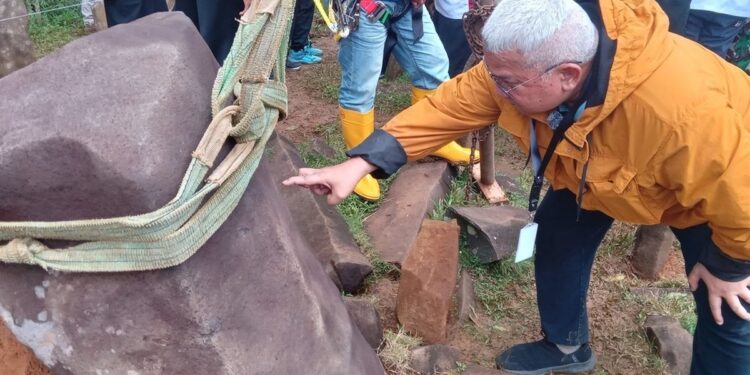 Batu Menhir 2,3 Ton Ditemukan di Situs Gunung Padang
