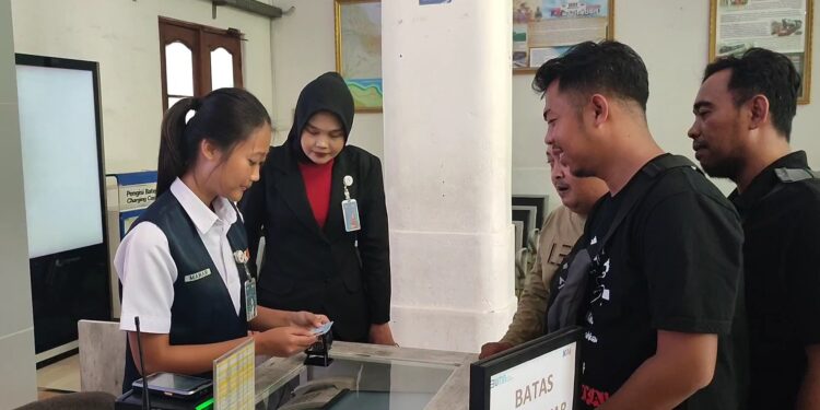 Persiapan Nataru, PT KAI tempatkan petugas di jalur rawan banjir dan longsor, siapkan 54 kereta tambahan