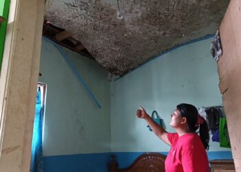 Sebuah rumah di Kuningan tersambar petir, barang-barang rusak dan pecah