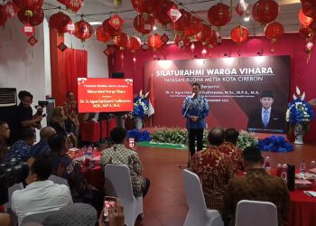 Silaturahmi dengan umat Tionghoa, tegaskan jaminan hukum tempat ibadah, Menko AHY serahkan sertifikat tanah vihara tertua kedua di Indonesia