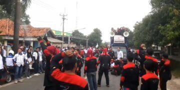 Demo buruh, jalur nasional Cirebon–Bandung tutup total dan macet