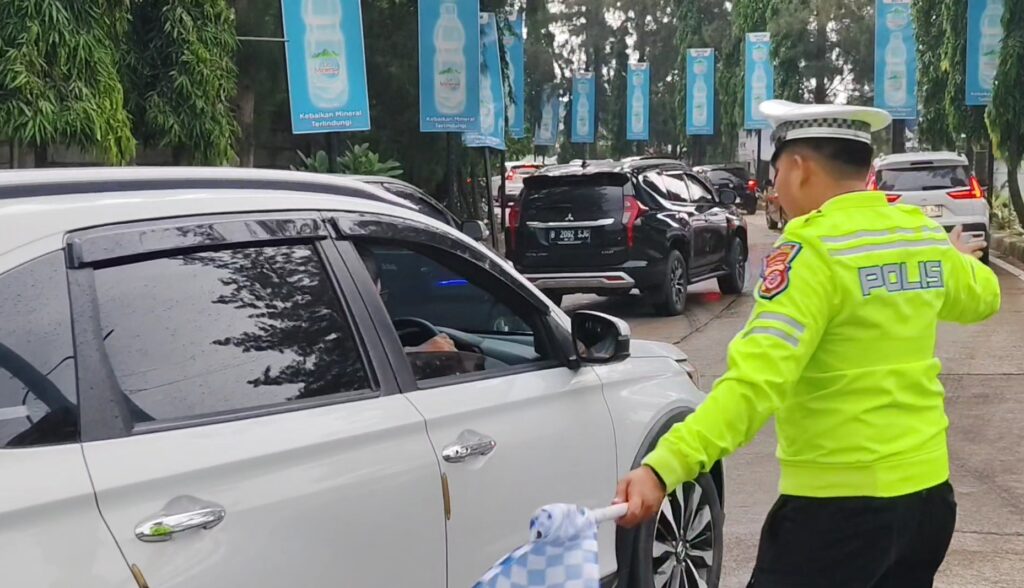 Kepadatan juga terjadi di ruas Tol Palimanan–Kanci, Kabupaten Cirebon, tepatnya di Rest Area 207 (Foto : Darfan)
