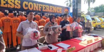 Polisi ringkus dua perampok sadis, cekoki korban dengan miras hingga tewas dan lucuti perhiasannya