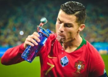 Viral! Ronaldo Minum dengan Cara Aneh, Ini Manfaat Kesehatannya
