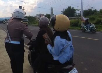 Pewisata nyasar dari Brebes hingga ke perbatasan Majalengka, dua gadis dikawal polisi Kuningan
