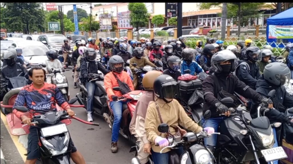 Arus balik jalur Pantura Cirebon, roda dua membludak, motor mogok menepi