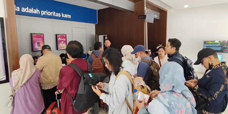 78 kereta api batal berangkat, 7 memutar KAI Daop 3 Cirebon sempat angkut ratusan penumpang menggunakan sebelas armada bus
