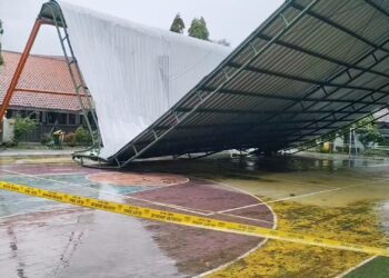 Diterjang angin kencang, aula terbuka sekolah roboh, satu siswa luka