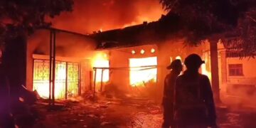 Kebakaran hebat menghanguskan gudang plastik ludes, kerugian mencapai hampir satu miliar rupiah