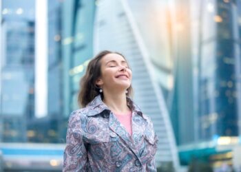 Studi ungkap perempuan single lebih bahagia dan jarang merasa kesepian