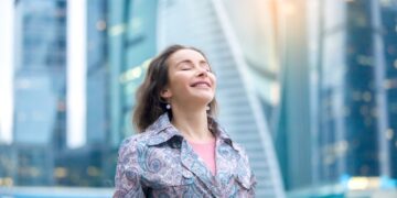 Studi ungkap perempuan single lebih bahagia dan jarang merasa kesepian