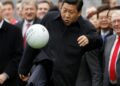 Presiden China Xi Jinping bermain sepak bola di Dublin, Irlandia