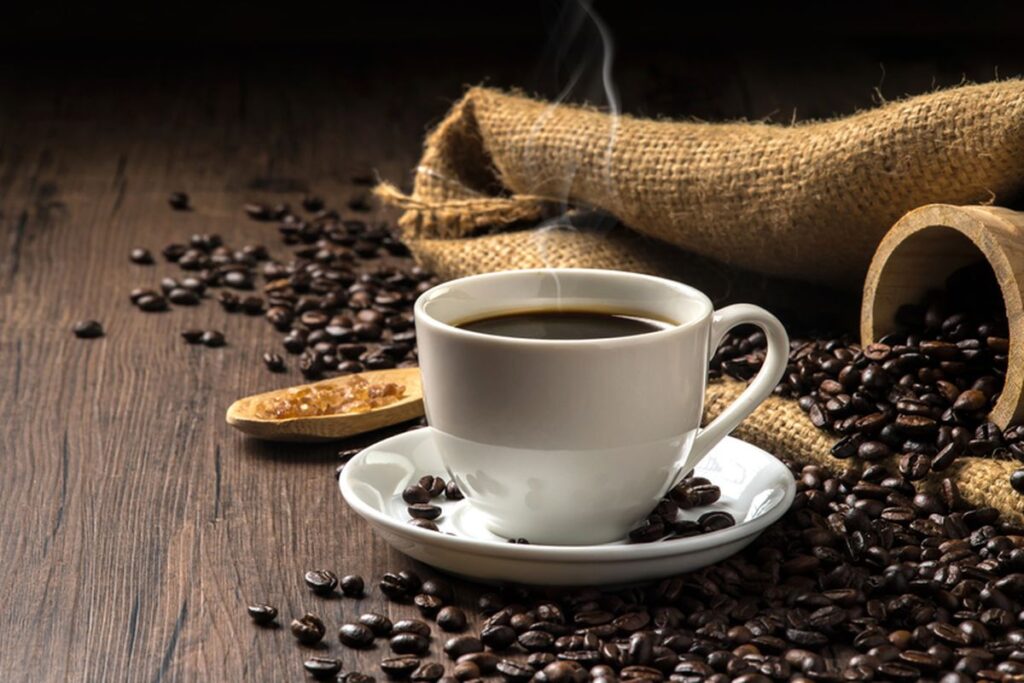 Minum kopi meningkatkan kolesterol atau sebaliknya? Ini kata ahli(Shutterstock/Kingmaya Studio)