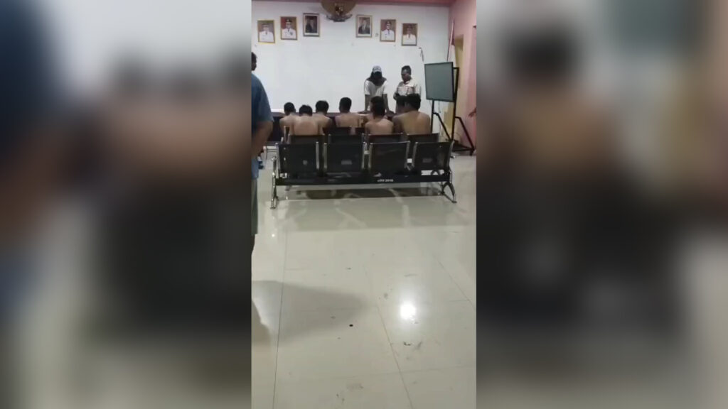 Puluhan pelajar yang diduga tergabung dalam geng motor diamankan warga saat melintas di wilayah Kecamatan Klangenan dan Kecamatan Jamblang, Kabupaten Cirebon