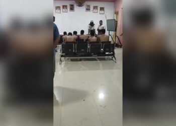 Puluhan pelajar yang diduga tergabung dalam geng motor diamankan warga saat melintas di wilayah Kecamatan Klangenan dan Kecamatan Jamblang, Kabupaten Cirebon