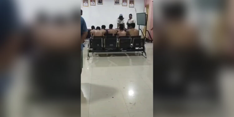 Puluhan pelajar yang diduga tergabung dalam geng motor diamankan warga saat melintas di wilayah Kecamatan Klangenan dan Kecamatan Jamblang, Kabupaten Cirebon