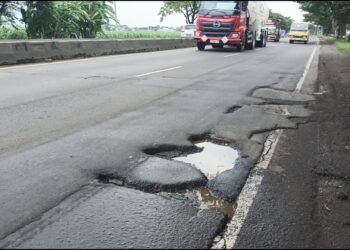 Cuaca ekstrem dengan curah hujan tinggi mengakibatkan infrastruktur di sepanjang Jalan Pantura mengalami kerusakan