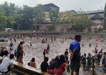 Sambut Ramadan, Warga Gelar Tradisi Ngubek Lauk di Setu Ayu