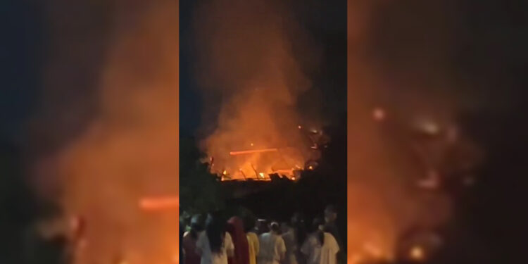 Kebakaran hebat terjadi di Kota Cirebon. Sebanyak dua unit rumah warga Desa Bandengan, Kecamatan Mundu, Kabupaten Cirebon