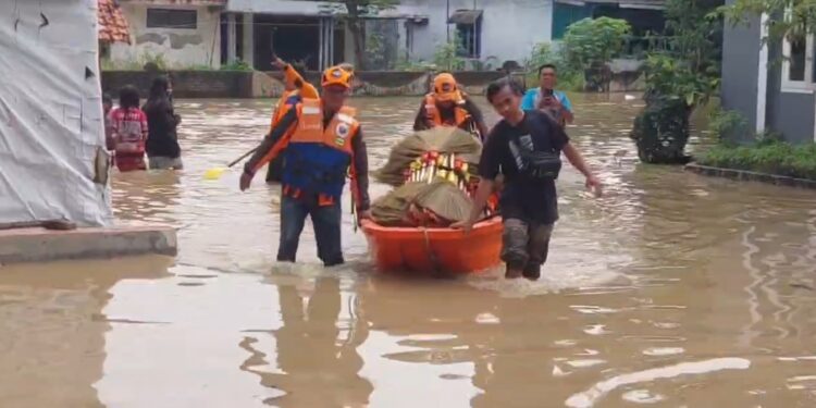 Sungai Cisanggarung Meluap, Empat Kecamatan Terendam Banjir (Foto : Darfan)
