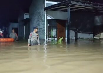 Ratusan rumah di dua desa di Kabupaten Cirebon, Jawa Barat, kembali terendam banjir pada Kamis malam
