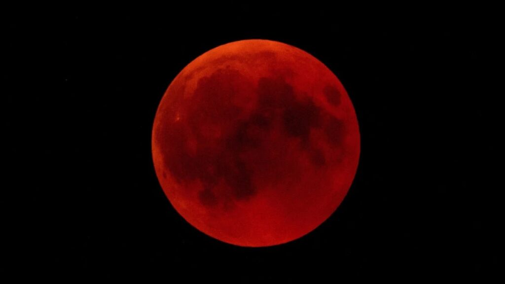 Bulan akan tampak merah semerah darah pada puncak gerhana Bulan total 3 Maret 2026.
