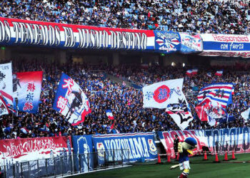 Suporter kesebelasan J-League saat mendukug timnya berlaga