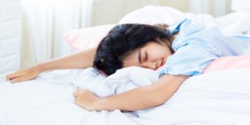 Ilustrasi tidur tengkurap (Freepik/Jcomp)