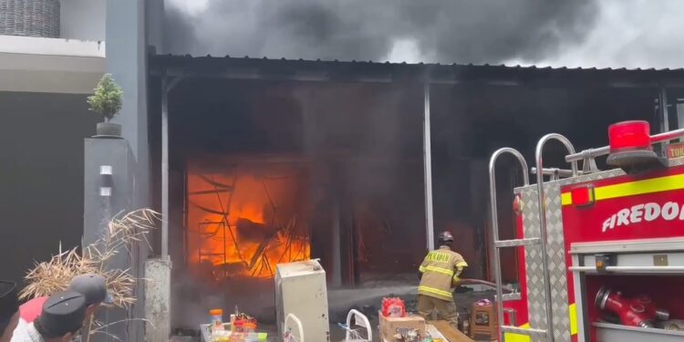 Kebakaran hebat, tiga ruko di Kabupaten Majalengka ludes terbakar