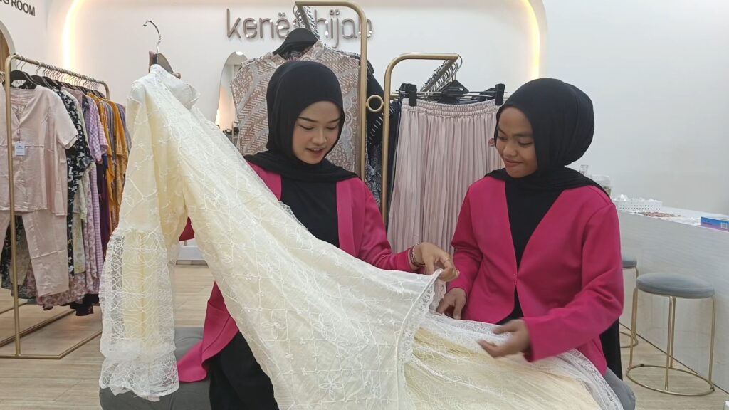 Jelang Lebaran, puluhan toko busana kerepotan memenuhi pesanan