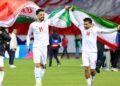 Dua pemain Iran merayakan keberhasilan lolos ke Piala Dunia 2026 usai bermain imbang dengan Uzbekistan pada 25 Maret 2025 lalu