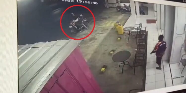 Viral modus baru begal berpura-pura menjadi juru parkir, pelaku berusaha membawa kabur motor korban