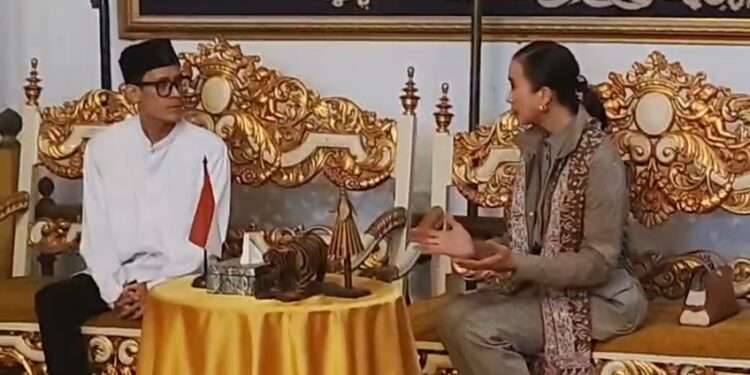 Menteri Pariwisata Republik Indonesia, Widiyanti Putri Wardhana, pada Rabu pagi melakukan peninjauan ke Keraton Kasepuhan