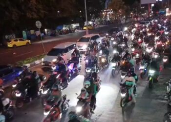 Iring-iringan kendaraan pemudik terus memadati arteri Pantura