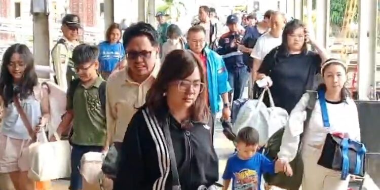 Puncak arus balik Lebaran di Stasiun Cirebon tertinggi terjadi pada H+1, dengan sekitar 13 ribu lebih penumpang kembali ke ibu kota (Foto : Darfan)