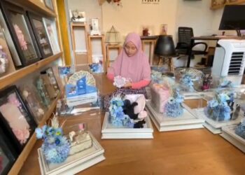 Bulan Syawal dalam kalender Islam membawa berkah tersendiri bagi pelaku usaha hias seserahan di Cirebon