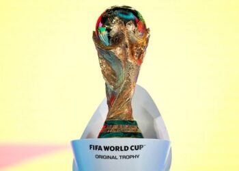 Trofi Piala Dunia FIFA dipajang saat proses undian playoff Kualifikasi Piala Dunia 2026 di Zurich, Swiss, Kamis, 20 November 2025. (c) Claudio Thoma/Keystone via AP