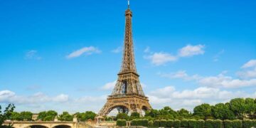 Menara Eiffel, Paris. (Sumber Foto : Shutterstock)