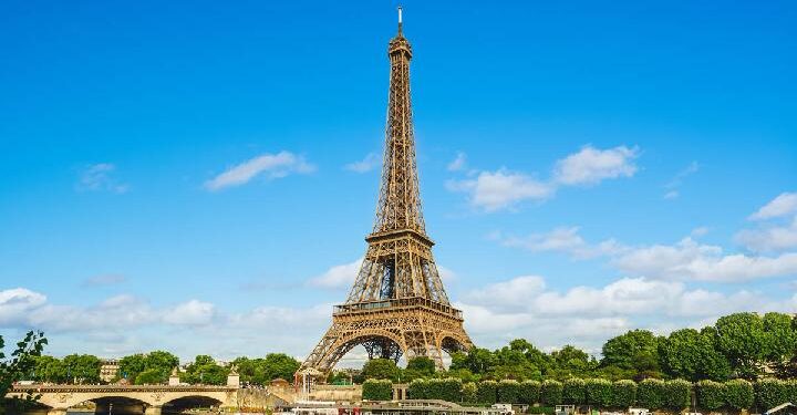 Menara Eiffel, Paris. (Sumber Foto : Shutterstock)