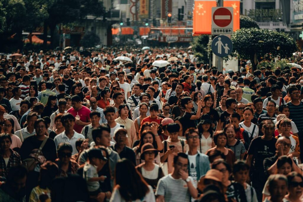 Ilustrasi populasi sebuah negara.(Dok. UNSPLASH/Owen Cannon)