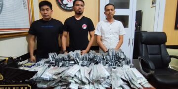 Petugas Satresnarkoba Polres Cirebon Kota meringkus tiga pengedar obat-obatan keras terbatas