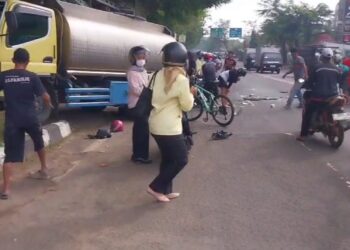 Kecelakaan terjadi di Jalan Raya Penggung, Kota Cirebon (Foto : Darfan)