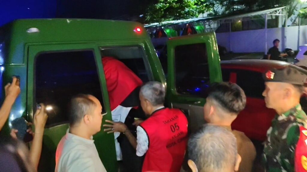 Kejaksaan Negeri Kota Cirebon tetapkan tiga tersangka kasus BPR (Foto : Darfan)