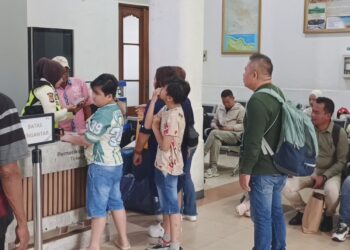 Perjalanan 27 kereta dibatalkan yang biasa melintas di Daop 3 Cirebon (Foto : Darfan)