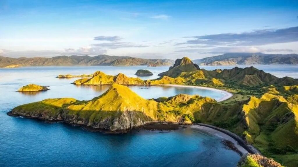 Taman Nasional Komodo. (Artha Graha)