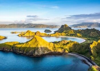 Taman Nasional Komodo. (Artha Graha)