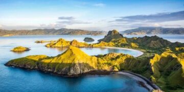 Taman Nasional Komodo. (Artha Graha)