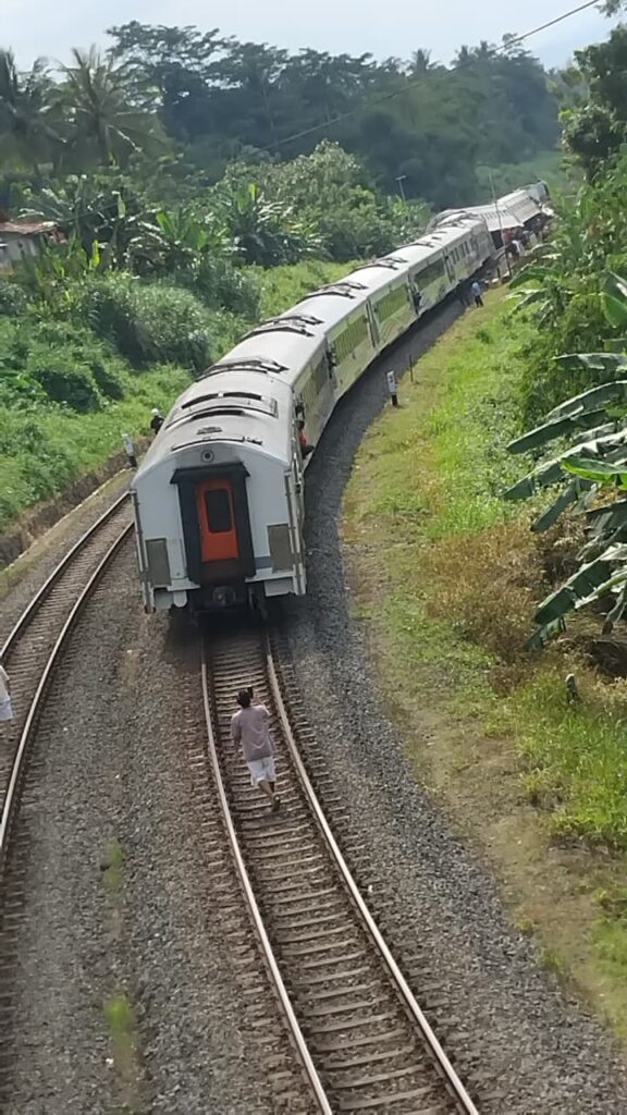Kereta Anjlog di Bumiayu (Tangkapan Layar)