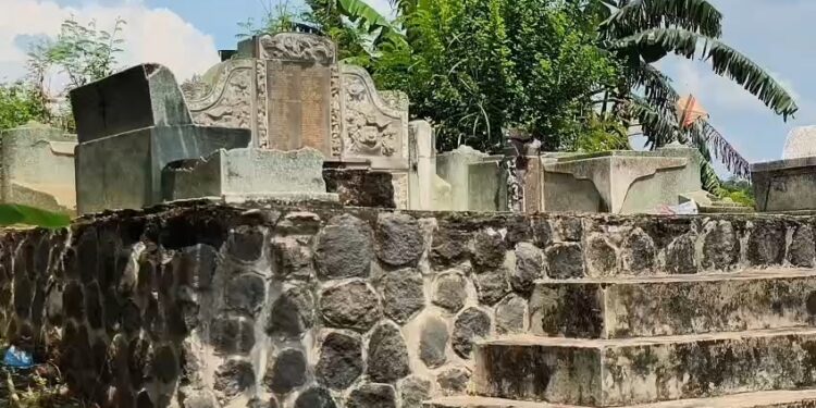 Ratusan makam Tionghoa bersejarah di Cirebon hilang, diduga dijual mafia tanah menjadi rumah (Foto : Darfan)